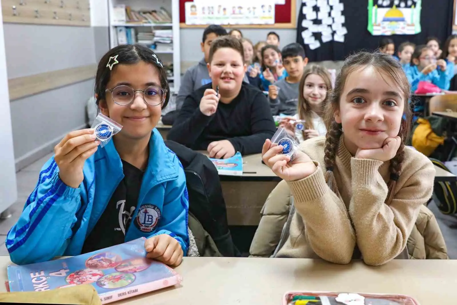 Bursa Büyükşehir Belediyesi, Deprem Haftası kapsamında Lütfi Banuşoğlu İlkokulu’nda öğrencilere