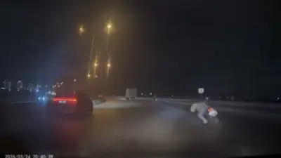 Bursa’da virajı alamayan motosiklet sürücüsü dengesini kaybederek yere düştü. Yaralanan