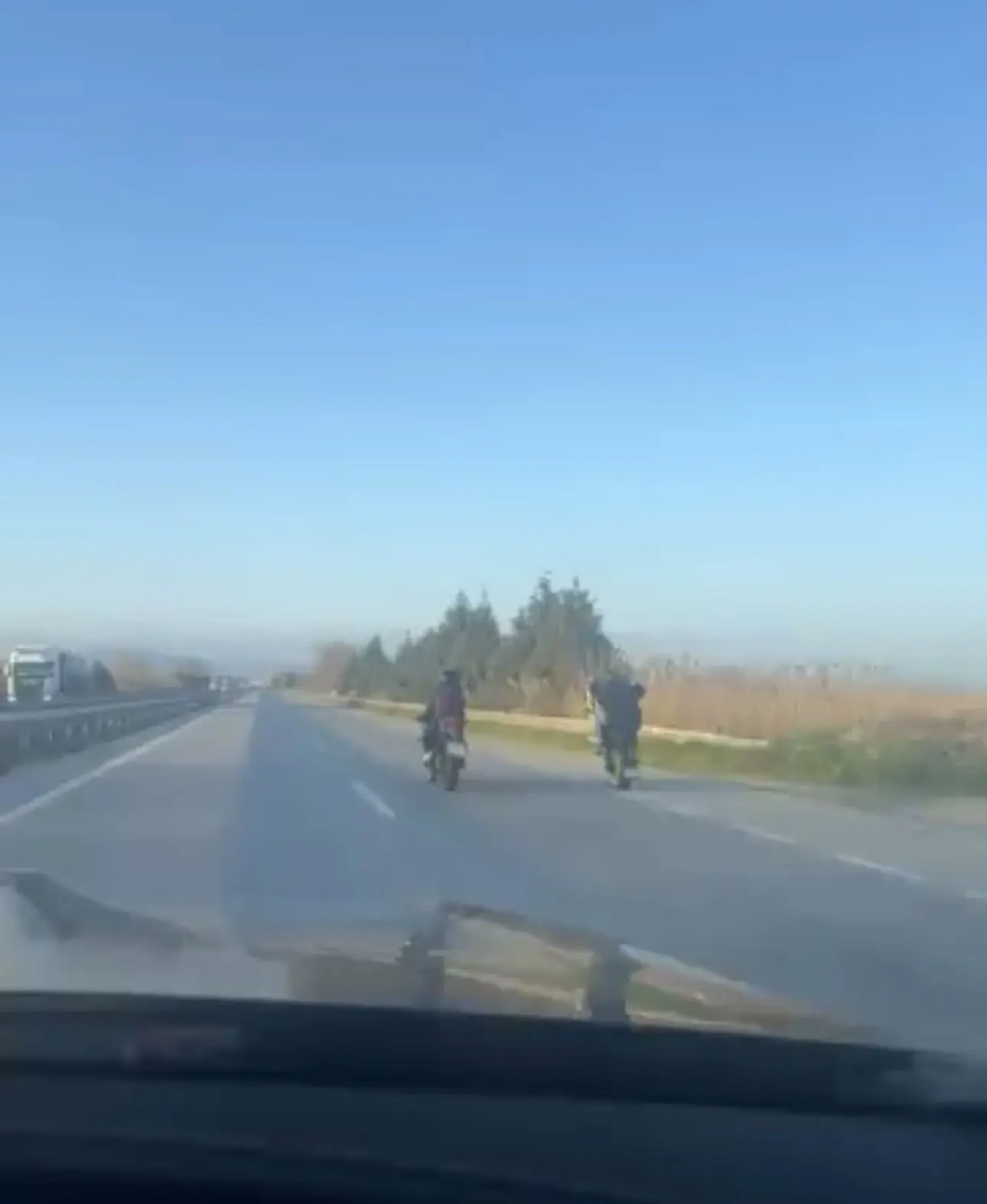 Bursa’nın Mustafakemalpaşa ilçesinde ana yol üzerinde seyir halinde olan iki