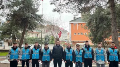 Bursa’nın İnegöl ilçesinde Ülkü Ocakları Ortaöğretim Birimi mensubu öğrenciler, Ramazan