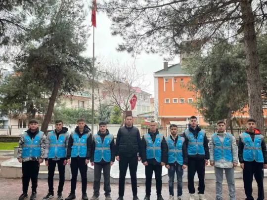 Bursa’nın İnegöl ilçesinde Ülkü Ocakları Ortaöğretim Birimi mensubu öğrenciler, Ramazan