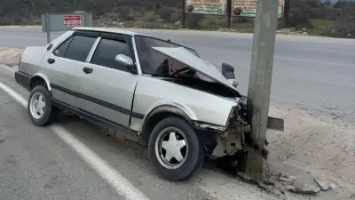 Bursa’nın İnegöl ilçesinde kontrolden çıkan otomobilin direğe çarpması sonucu meydana