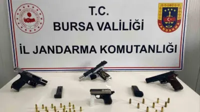 Bursa’da jandarma ekiplerince düzenlenen operasyonda 4 ruhsatsız silah ve çok