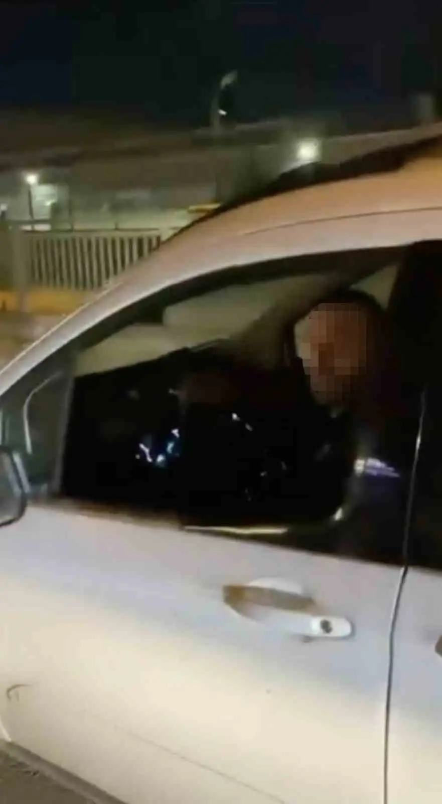 Bursa’da seyir halinde olan servis minibüsü, makas atan kamyonetin çarpması