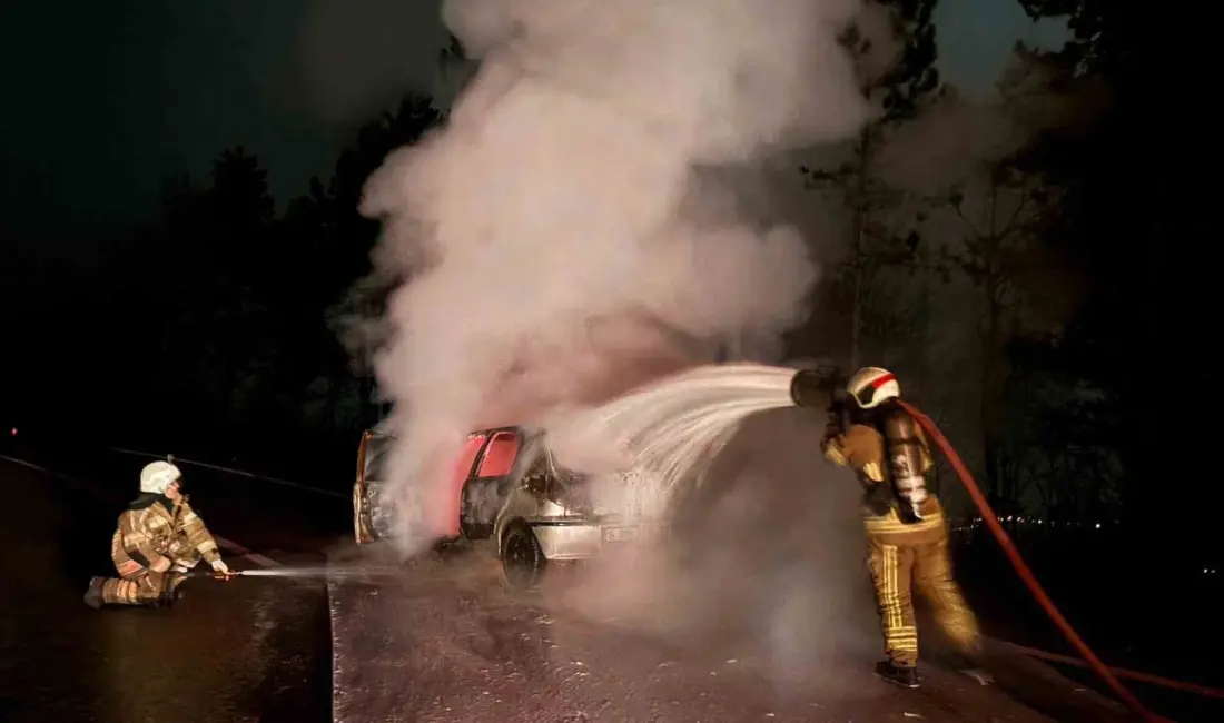 Bursa’nın İnegöl ilçesinde seyir halindeki otomobil alev alev yandı. Olay,
