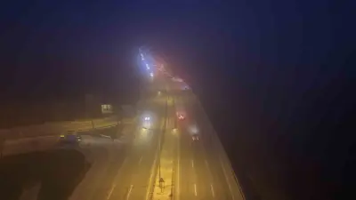 Bursa-Mudanya kara yolunda akşam saatlerinde etkili olan sis, sürücülere zor