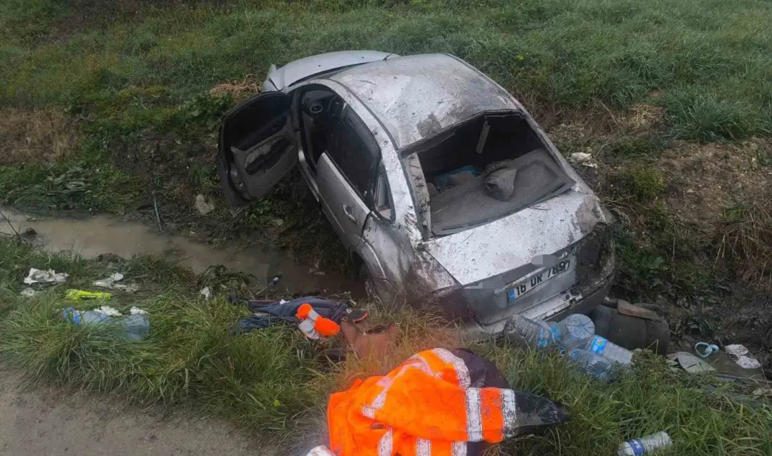 Bursa’nın İnegöl ilçesinde kontrolden çıkan otomobilin taklalar atarak tarlaya uçtuğu