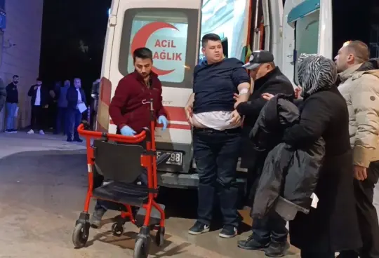 Bursa’da bir restoranda çıkan bıçaklı kavgada 2 kişi yaralandı. Olay,