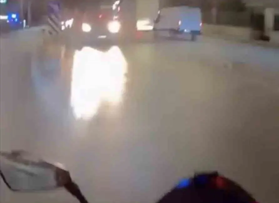 Bursa’da motosiklet sürücüsü, ters yönden gelen otomobil sebebiyle büyük bir