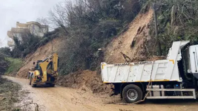 Bursa’da etkili olan yoğun yağış sonrası meydana gelen toprak kayması