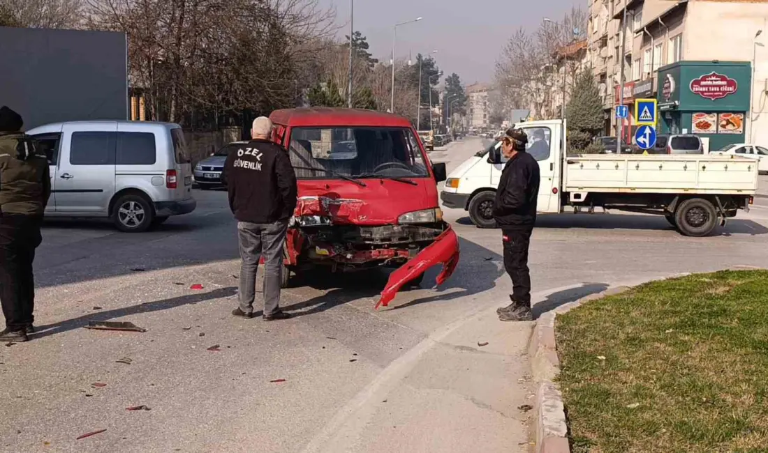 Bursa’nın İnegöl ilçesinde meydana gelen kazada özel halk otobüsü ile