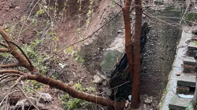 Bursa’nın Osmangazi ilçesinde etkili olan yoğun yağışlar nedeniyle bir binanın