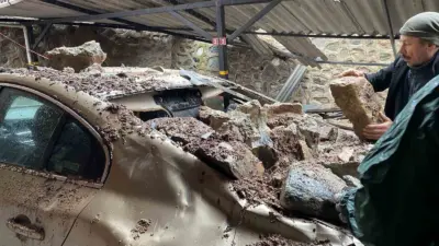 Bursa’da sağanak yağışla birlikte Uludağ’ın eteklerindeki Çekirge Mahallesi’nde bir apartmanın