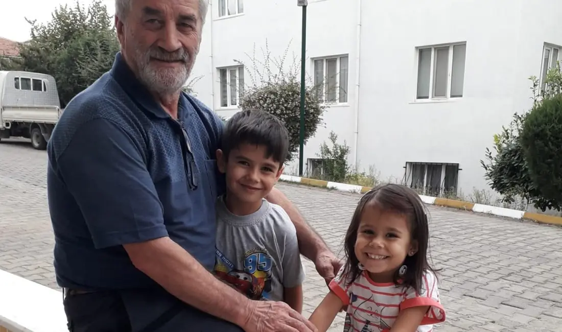 Bursa’nın İnegöl ilçesinde, sürücüsünün el frenini çekmeyi unuttuğu iddia edilen