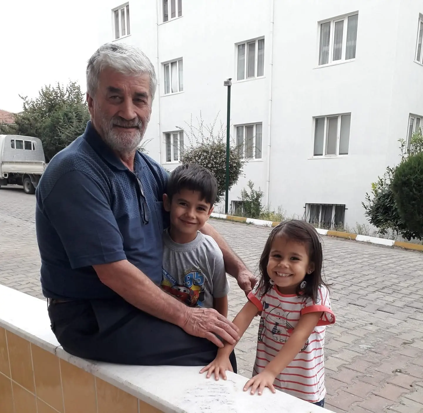 Bursa’nın İnegöl ilçesinde, sürücüsünün el frenini çekmeyi unuttuğu iddia edilen