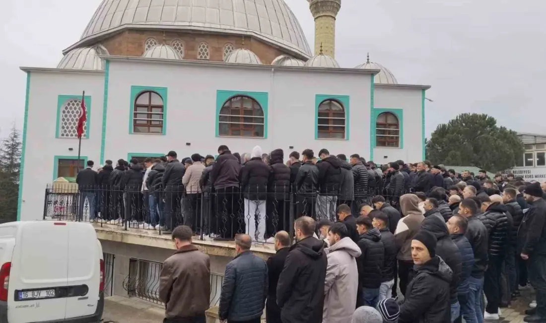 Bursa’da kontrolden çıkan otomobilin reklam panosuna çarptığı kazada hayatını kaybeden