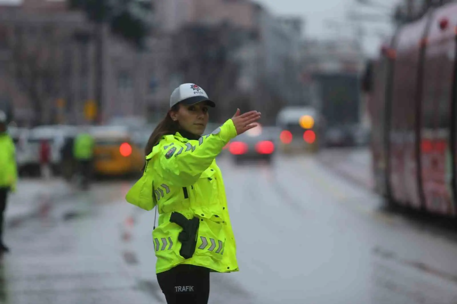 Bursa’da binlerce vatandaş, bayram namazı için tarihi Ulu Cami’ye akın