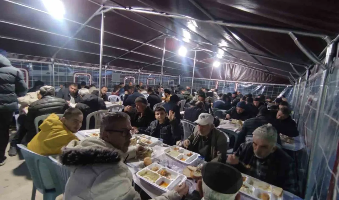 Bursa’nın dağ ilçelerinden Harmancık’ta Ramazan ayı dolayısıyla kurulan iftar çadırı,