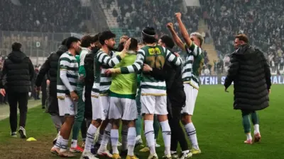 Bursaspor, Gebzespor karşısında ikinci yarıda bulduğu gollerle şampiyonluk yarışında önemli