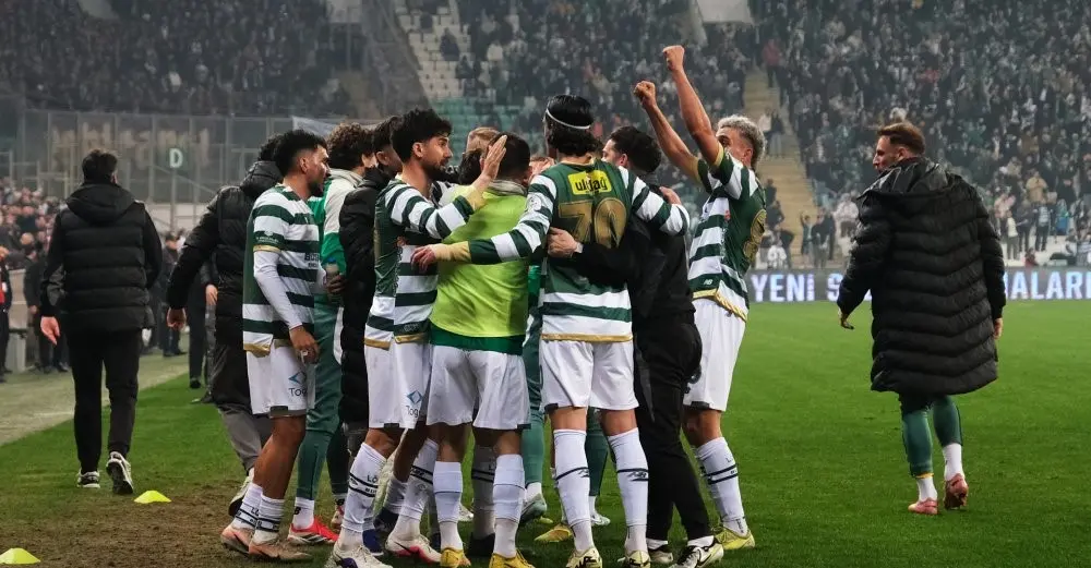 Bursaspor, Gebzespor karşısında ikinci yarıda bulduğu gollerle şampiyonluk yarışında önemli