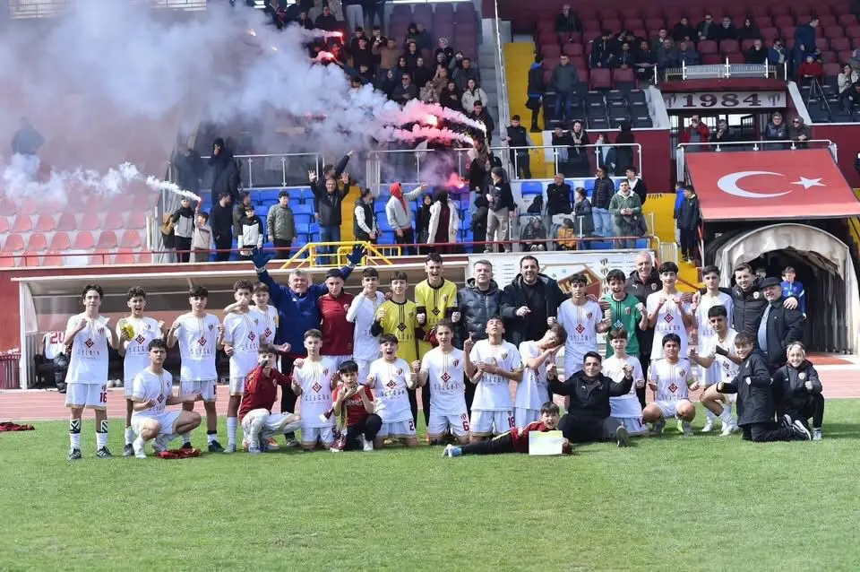 Sultansu İnegölspor U 14 ve U 15 takımları bugün şehir