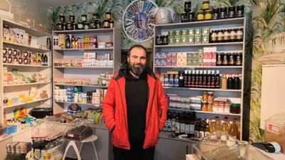 Bursa’nın İnegöl ilçesinde küçükbaş hayvan yetiştiren bir çoban, güçlü sesiyle