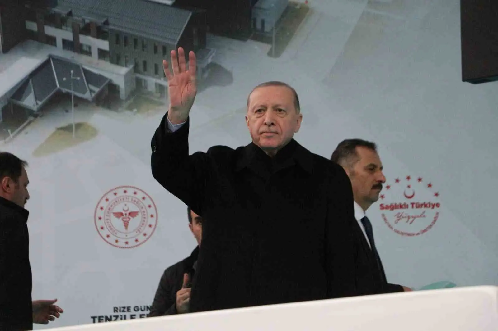Cumhurbaşkanı Recep Tayyip Erdoğan, gündemlerinde etrafı saran ateş çemberinden ülkeyi