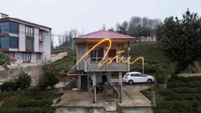 Cumhurbaşkanı Erdoğan’ın Rize’yi ziyareti sırasında ana baba ocağındaki evinin karşısındaki