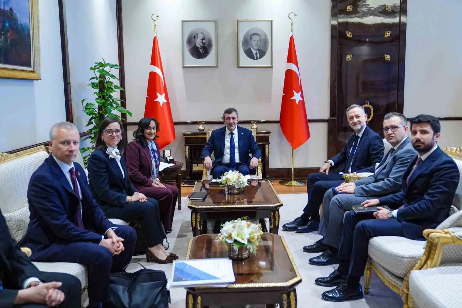 Cumhurbaşkanı Yardımcısı Cevdet Yılmaz, Kanada Dışişleri Bakanı Anita Anand ile