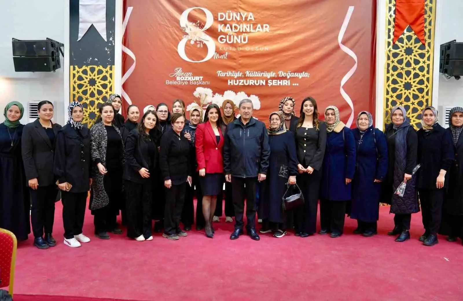 Darende Belediyesi tarafından Köprügözü Düğün Salonu’nda 8 Mart Dünya Kadınlar