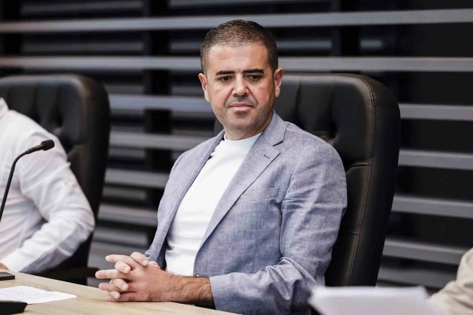 Mersin’in Mezitli Belediye Başkanı Ahmet Serkan Tuncer, kamuoyuna yansıyan darp