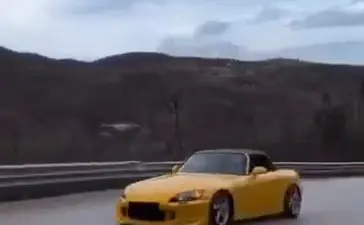 Bursa’da spor otomobiliyle drift yaparak trafik güvenliğini tehlikeye atan sürücü,