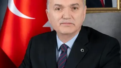 Düzce Belediye Başkanı Faruk Özlü, belediyenin iş adamlarından para veya