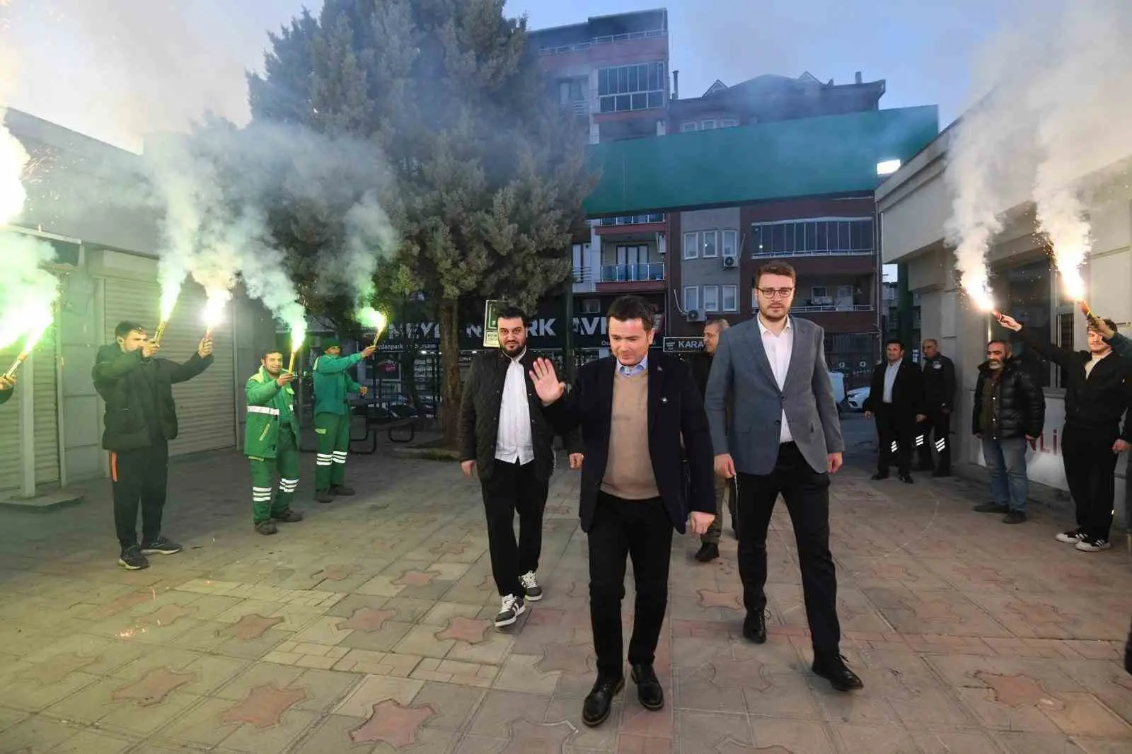 Osmangazi Belediye Başkanı Erkan Aydın, son olarak Emek Mahallesi sakinleriyle