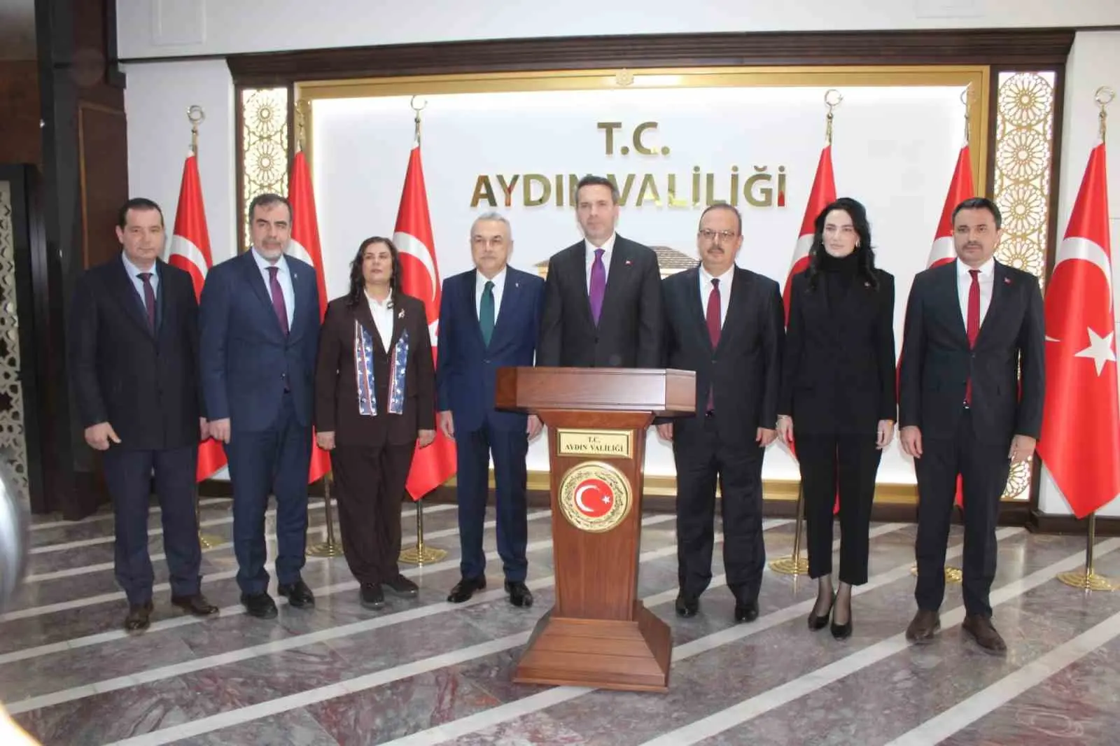 Enerji ve Tabii Kaynaklar Bakanı Alparslan Bayraktar, bir dizi ziyaret