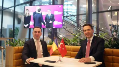 Enerji ve Tabii Kaynaklar Bakanı Alparslan Bayraktar, Fransa’nın başkenti Paris’teki