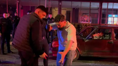 Bursa’da bir şahıs darp edildiğini iddia ederek otomobilini yolun ortasında