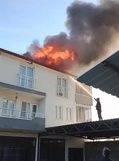 Bursa’nın İznik ilçesinde meydana gelen olayda, bir evin bacasında başlayan