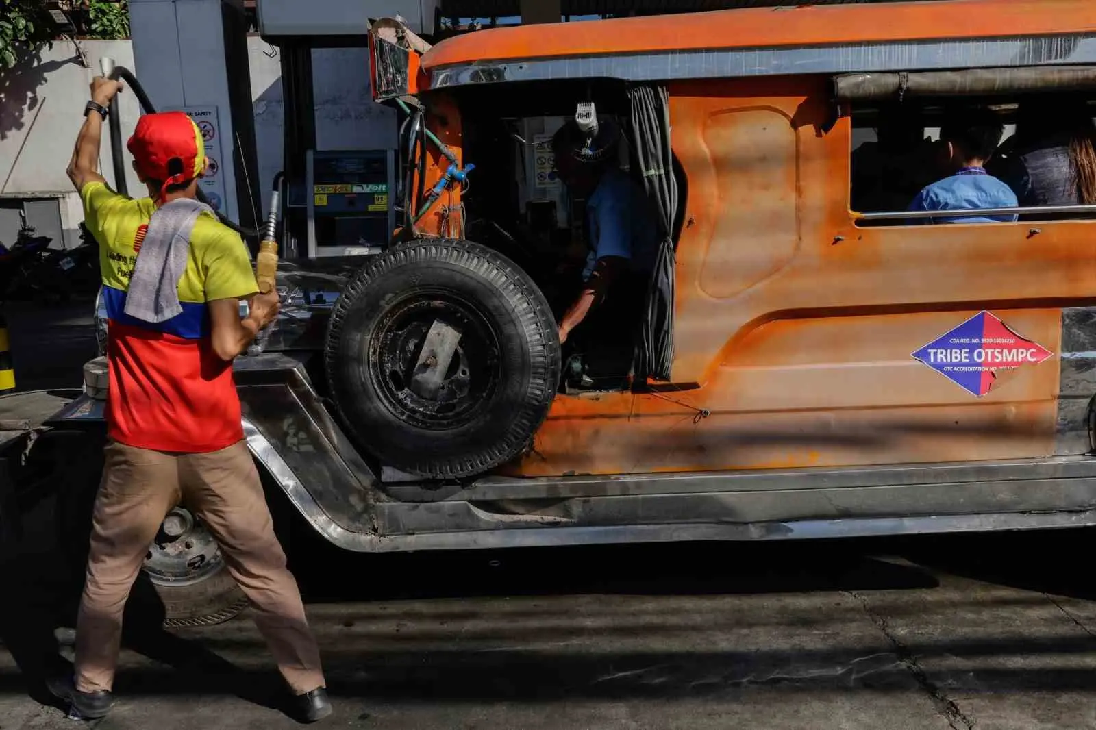 Filipinler’de ulaşım sendikaları, yakıt fiyatlarındaki artışı protesto etmek amacıyla iş