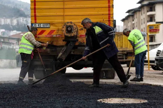 Bursa Büyükşehir Belediyesi, altyapıdan üstyapıya kentin 17 ilçesinde hizmetlerini kesintisiz