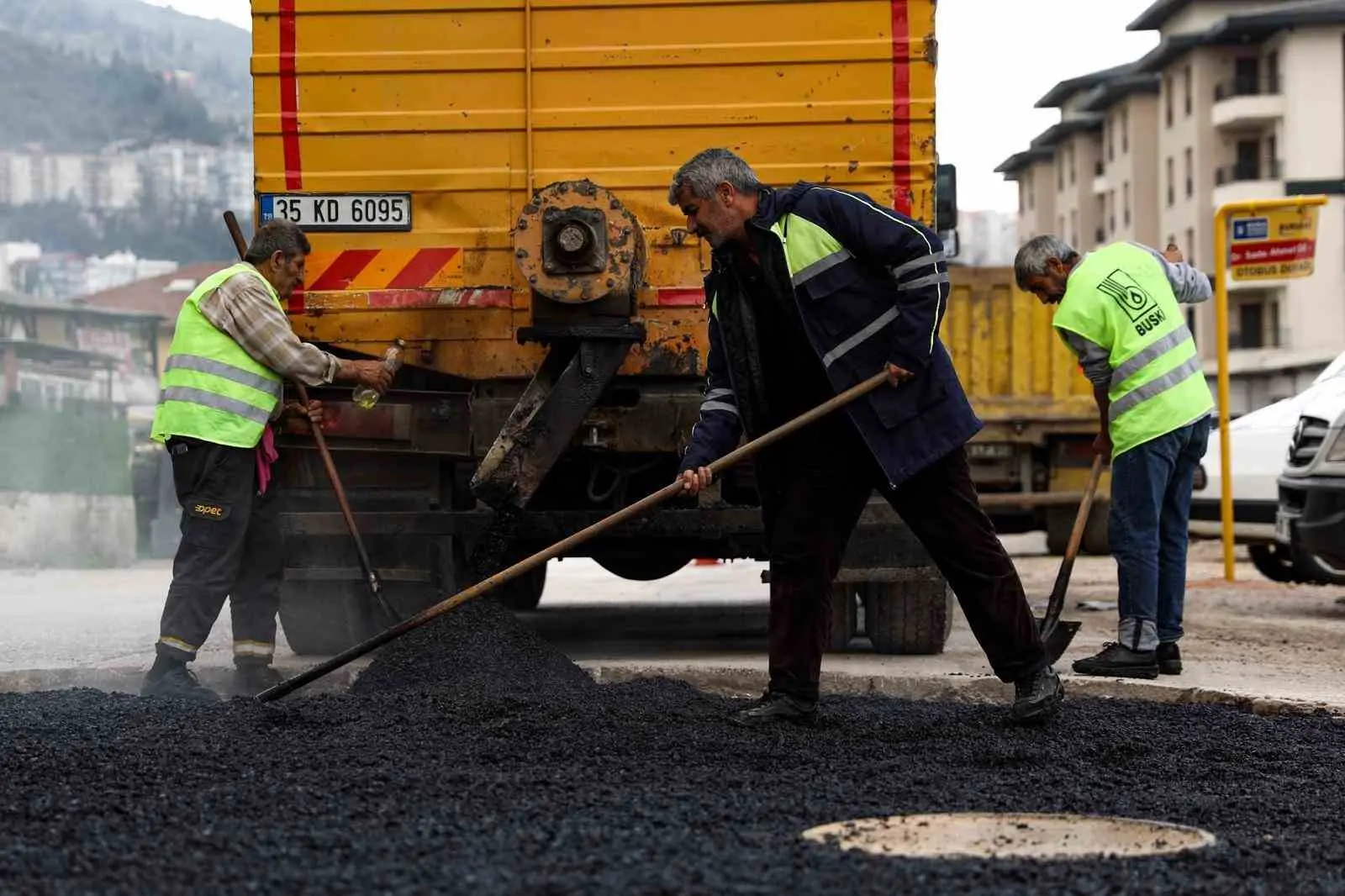 Bursa Büyükşehir Belediyesi, altyapıdan üstyapıya kentin 17 ilçesinde hizmetlerini kesintisiz