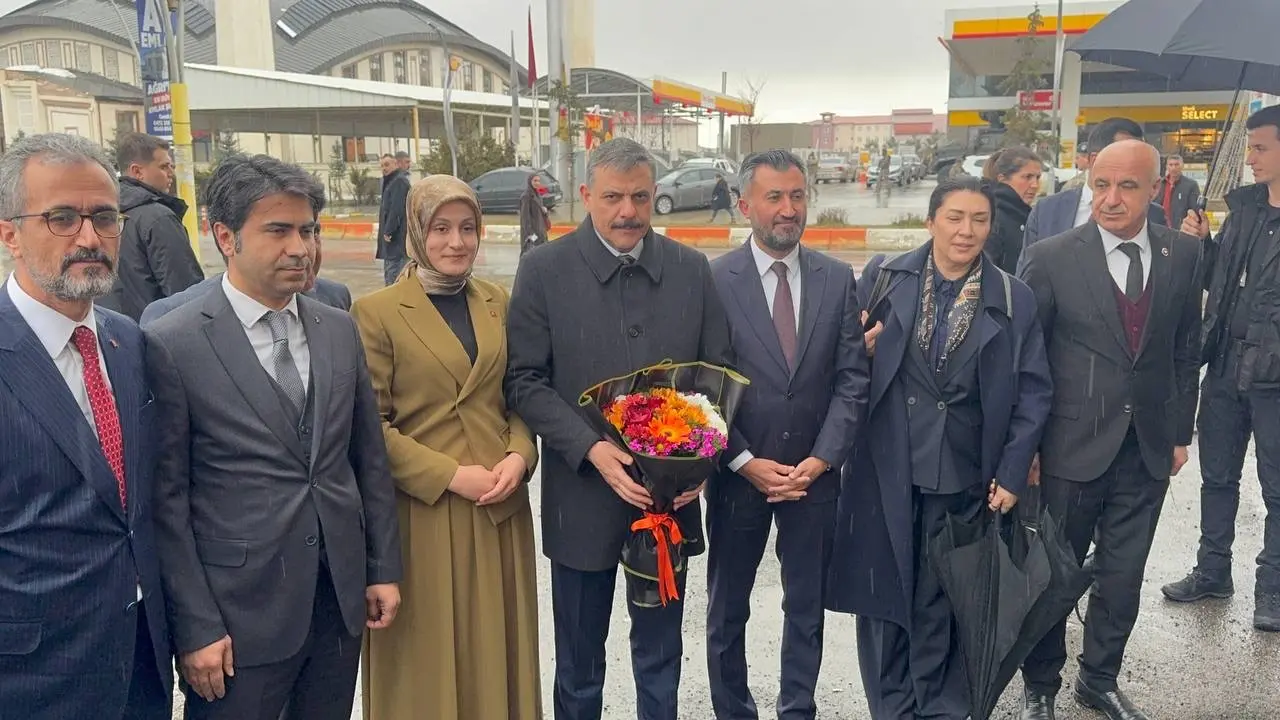 İçişleri Bakanı Mustafa Çiftçi, AK Parti Ağrı İl Başkanlığında partililerle