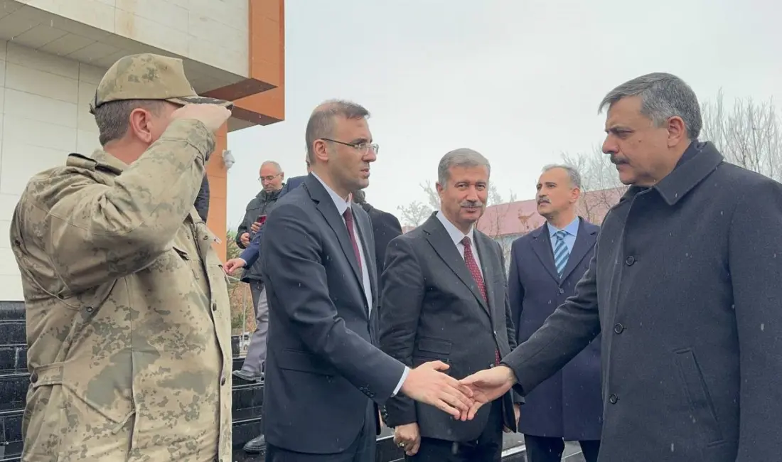 Bir dizi ziyarette bulunmak üzere Ağrı’ya gelen İçişleri Bakanı Mustafa