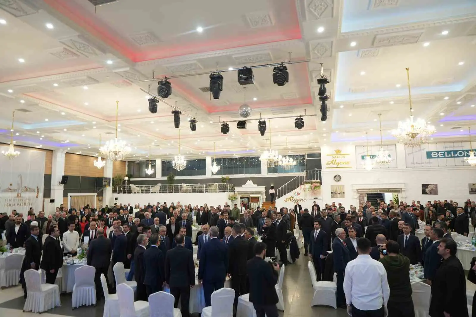 Iğdır’da düzenlenen iftar programında Türkiye ve Azerbaycan’dan önemli isimler bir