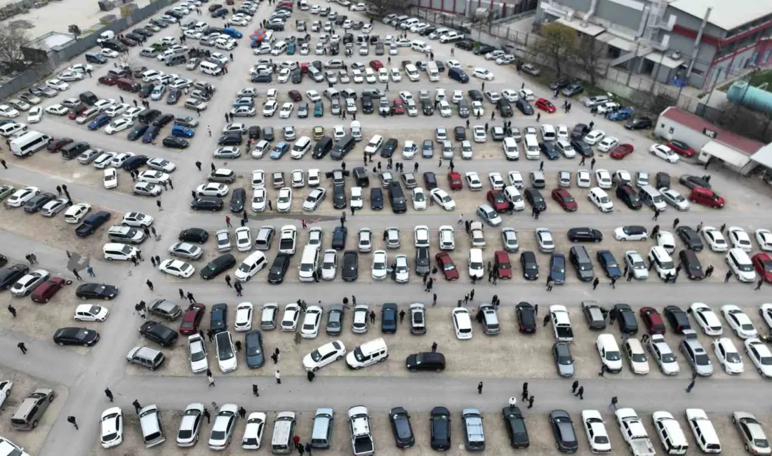 Bursa’da ikinci el otomobil pazarında bayram havasının erken yaşanması beklenirken,