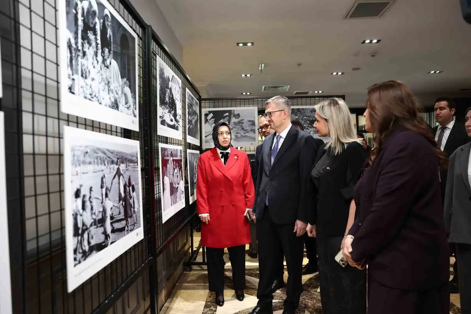 İletişim Başkanı Burhanettin Duran, “Kadınların inançlarından dolayı iş ve eğitim