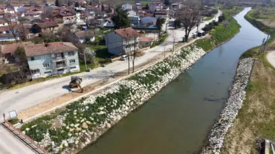 İnegöl Belediyesi, Kulaca Mahallesi’nde Koca Çayı çevresinde başlattığı peyzaj düzenleme