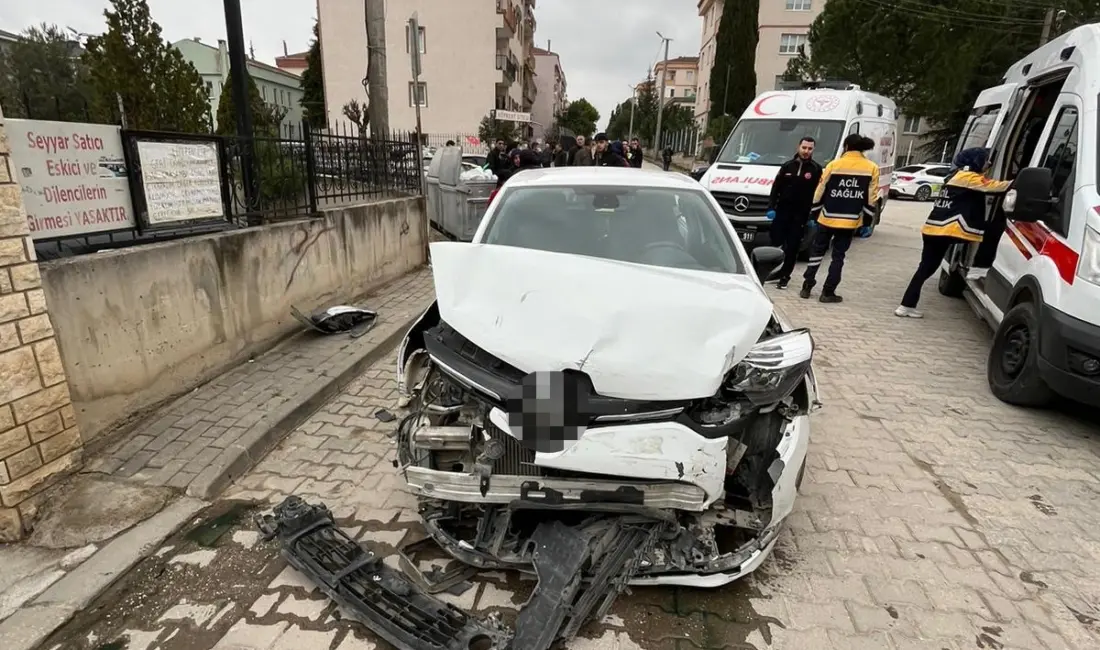 Bursa’nın İnegöl ilçesinde otomobillerin çarpıştığı kazada 5 kişi yaralandı. Kaza,