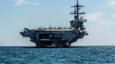 İran Devrim Muhafızları Ordusu, ABD’ye ait USS Abraham Lincoln uçak
