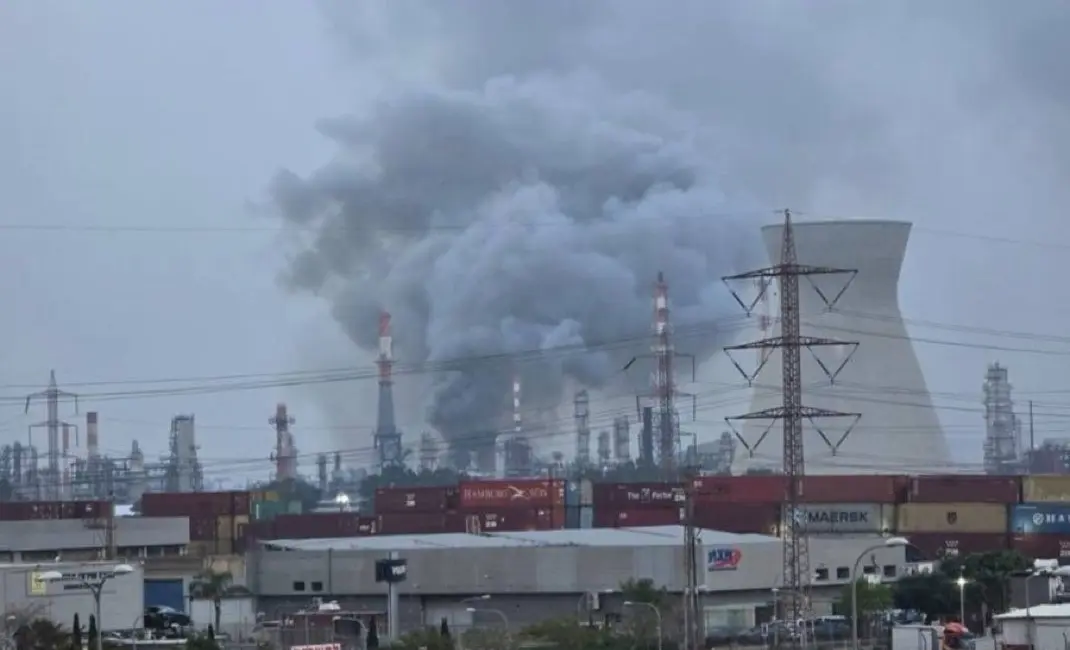 İran, İsrail’in Hayfa kentindeki Hayfa Petrol Rafinerisi’ni balistik füze saldırısı